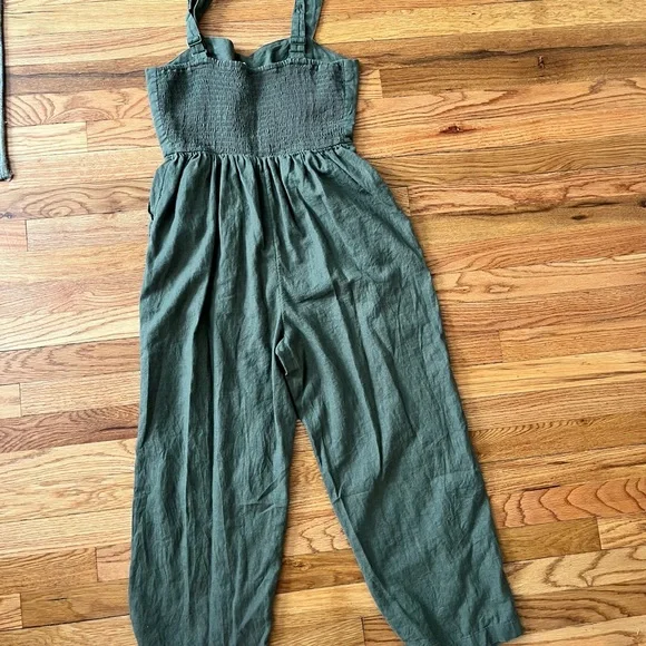 Old Navy Green Utility Jumpsuit with Adjustable Straps - Picture 7 of 8